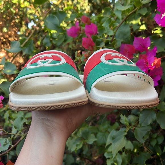 Gucci Rubber GG interlock slides sandals.❤️ - Picture 3 of 17